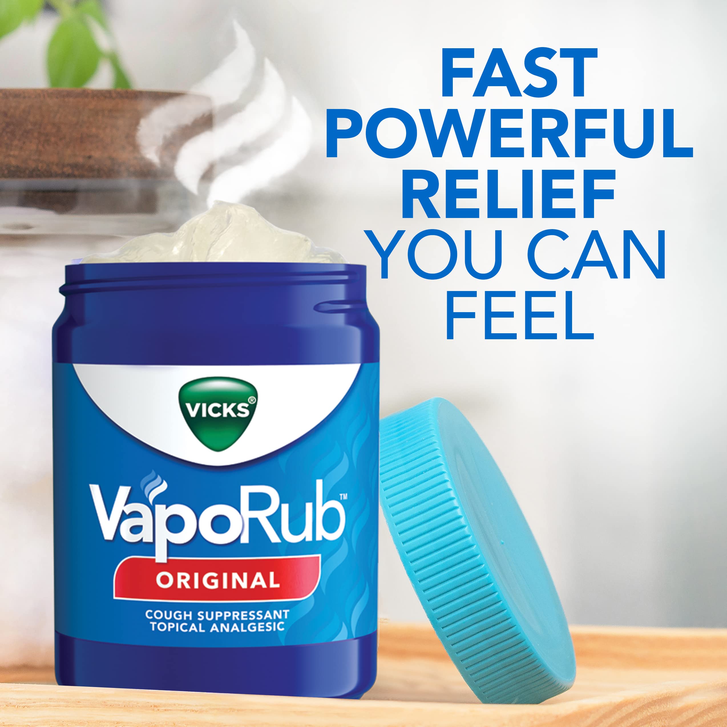Arôme mentholé et camphré des vapeurs VapoRub Original.