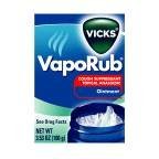 Texture crémeuse de Vicks VapoRub prête à l’application douce.