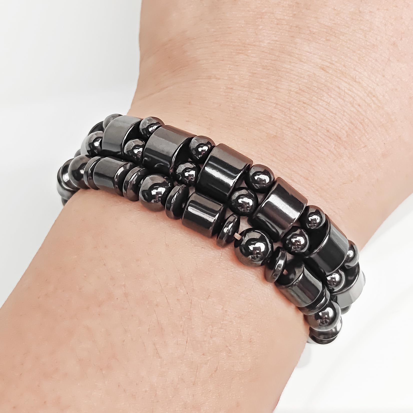 Bracelet VIKI LYNN en hématite, réglage élastique pour un porté confortable