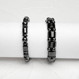 Détails des billes d hématite sur le bracelet VIKI LYNN, surface lisse