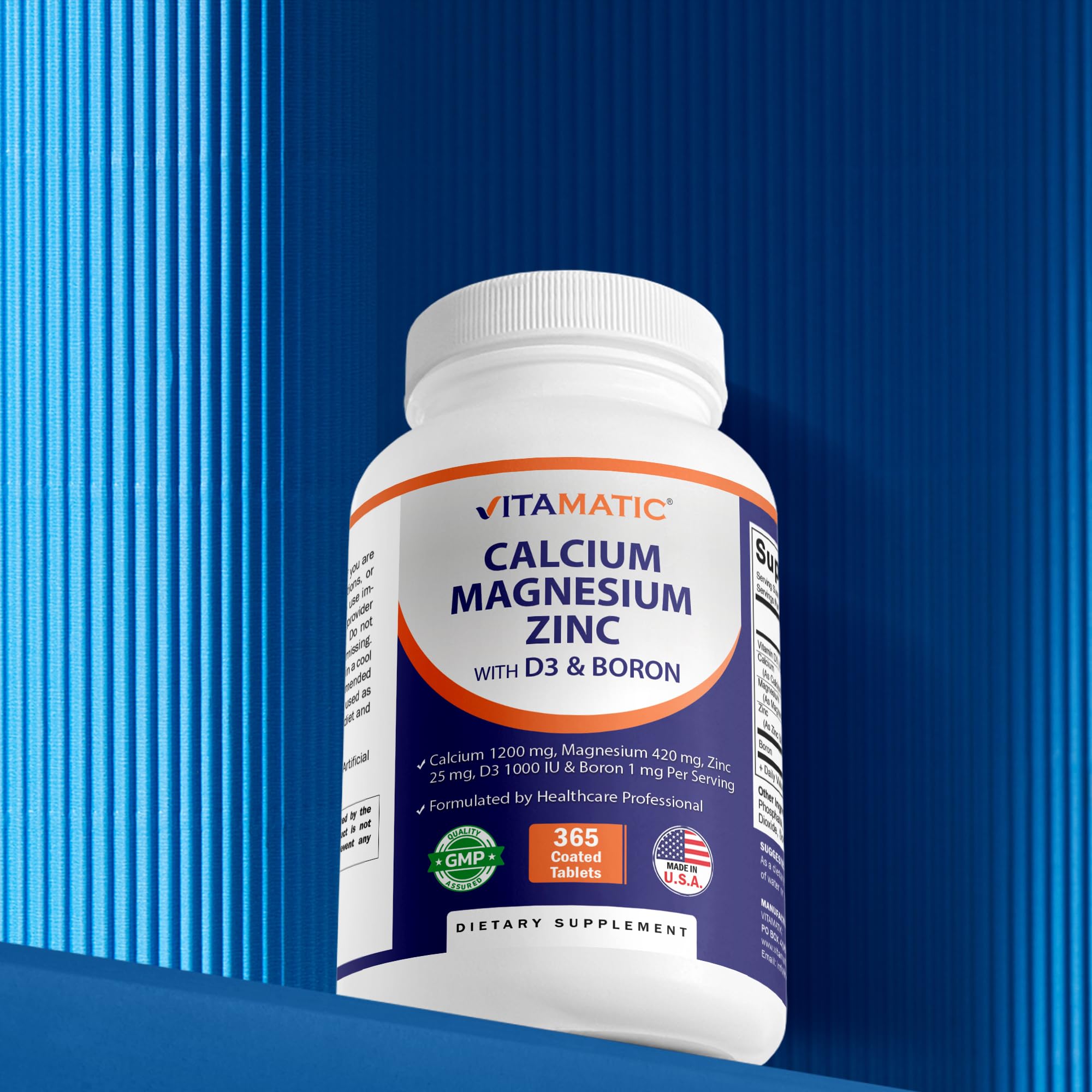 Vitamatic Calcium Magnesium Zinc D3 Bore - verseuse et comprimés illustrant une routine quotidienne.