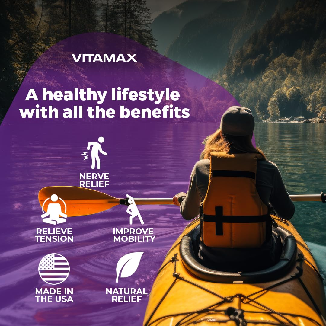 Vitamax: main tenant le flacon en maison pour usage domestique