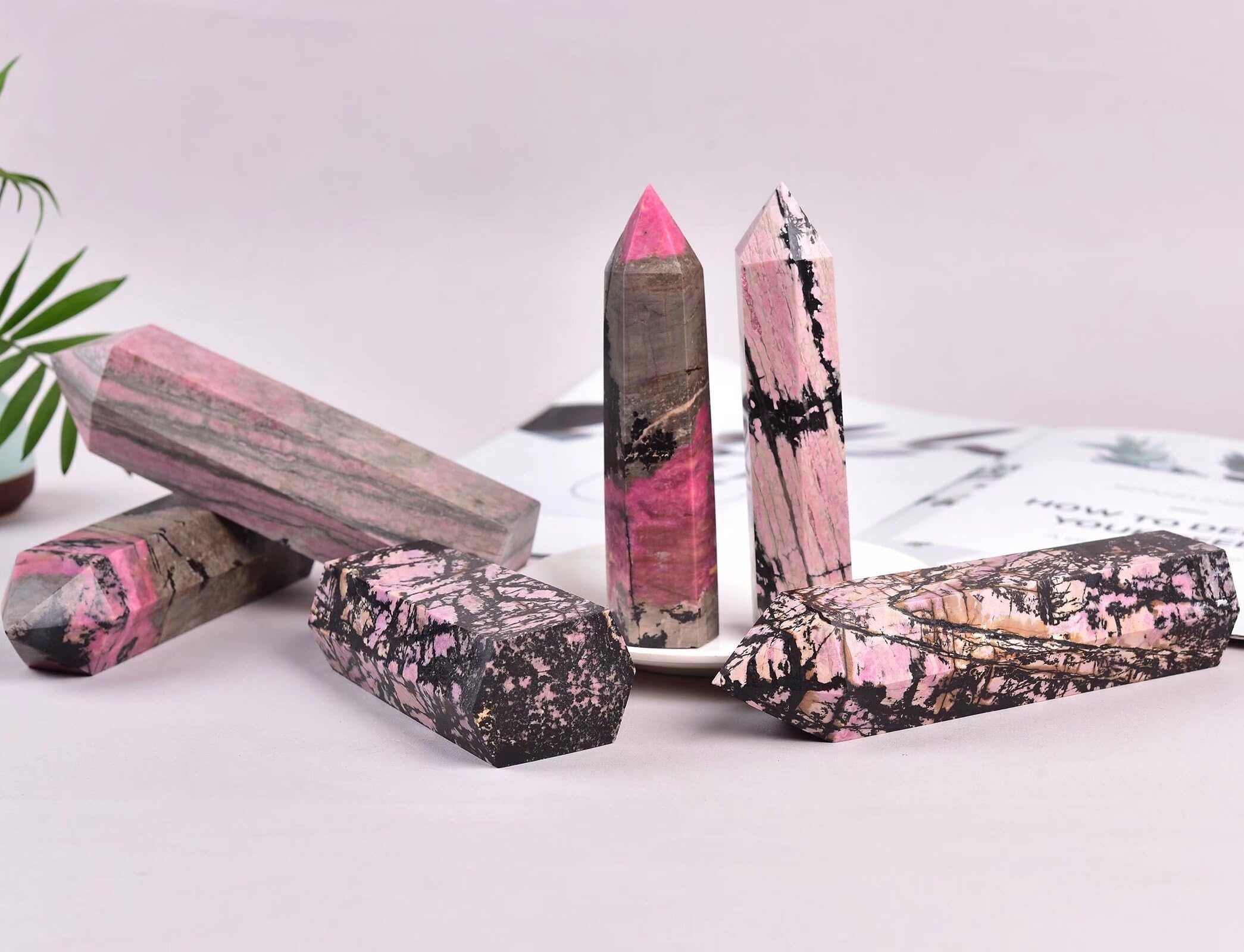 VIZYTOU Rhodonite outil de méditation pratique sur table ou étagère.