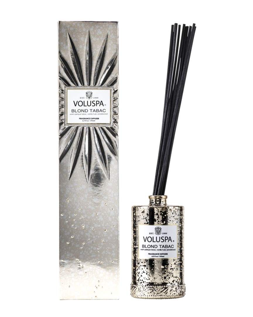 Voluspa Blond Tabac diffuseur à roseaux, parfum durable et élégant pour salon.