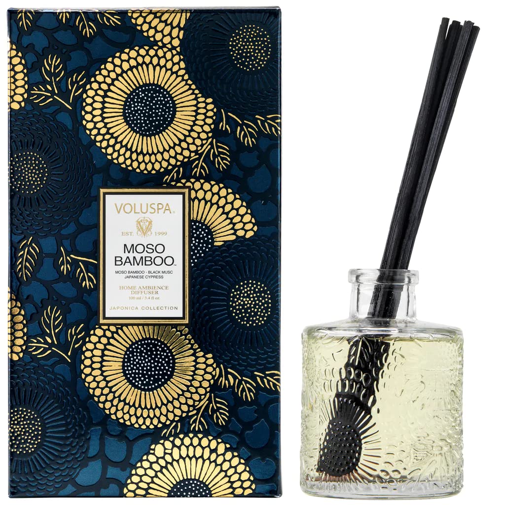 Voluspa Moso Bamboo: bouteille en verre embossée pour une diffusion longue durée.
