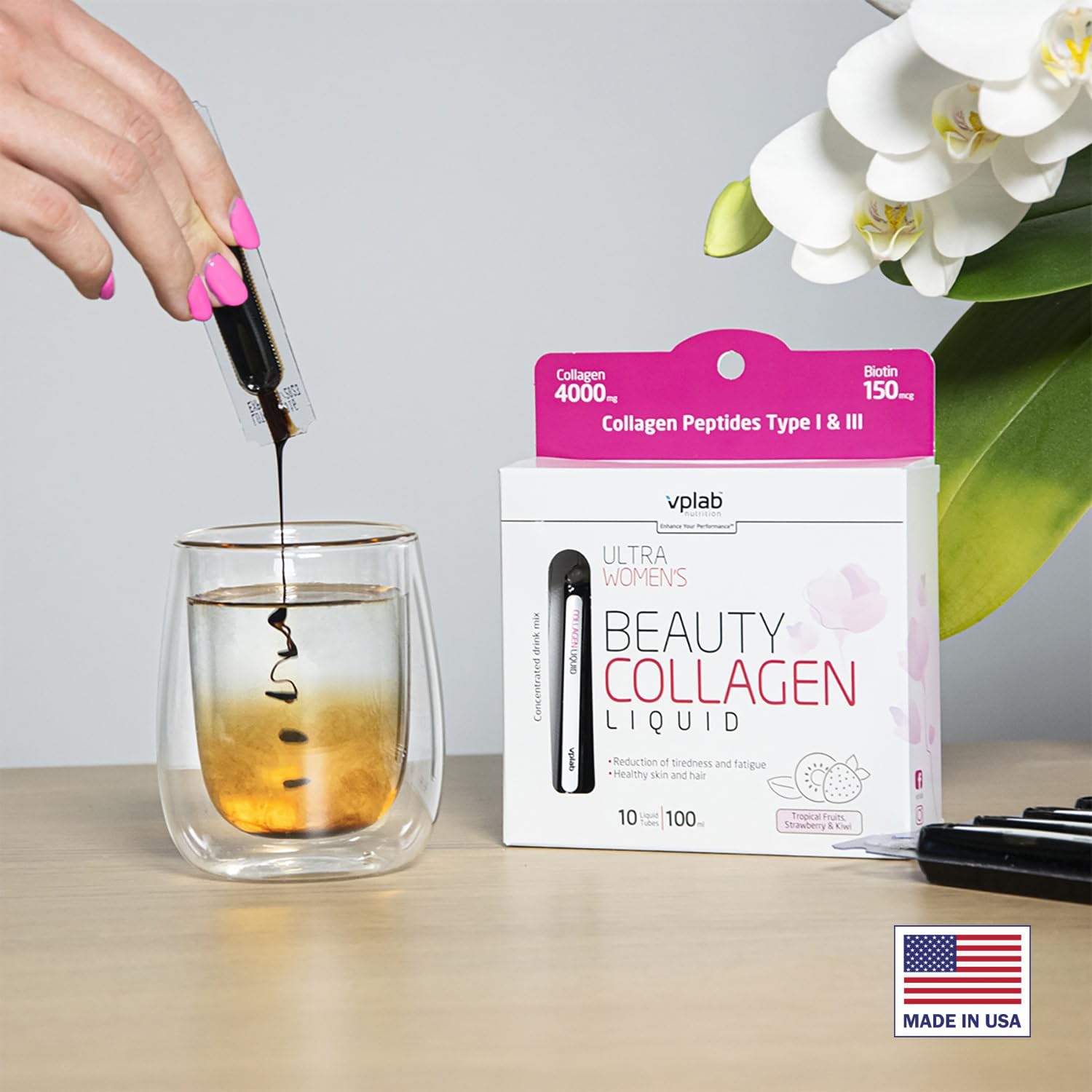 Goût tropical de VPLab Ultra Beauté Liquide Collagène dans un verre prêt à boire.