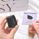 WHAL&YUNE Tourmaline noire brute detail surface, textures naturelles lumineuses.