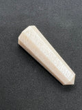 Wholesale Gem Shop crème Moonstone obélisque 70 mm – pièce décorative apaisante et élégante.