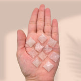 Wholesale Gem Shop - pyramide quartz rose, support visuel pour espace de travail calme