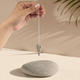 Wish Well pendule jaspe dalmatien stimule intuition et clarté lors des séances spirituelles.