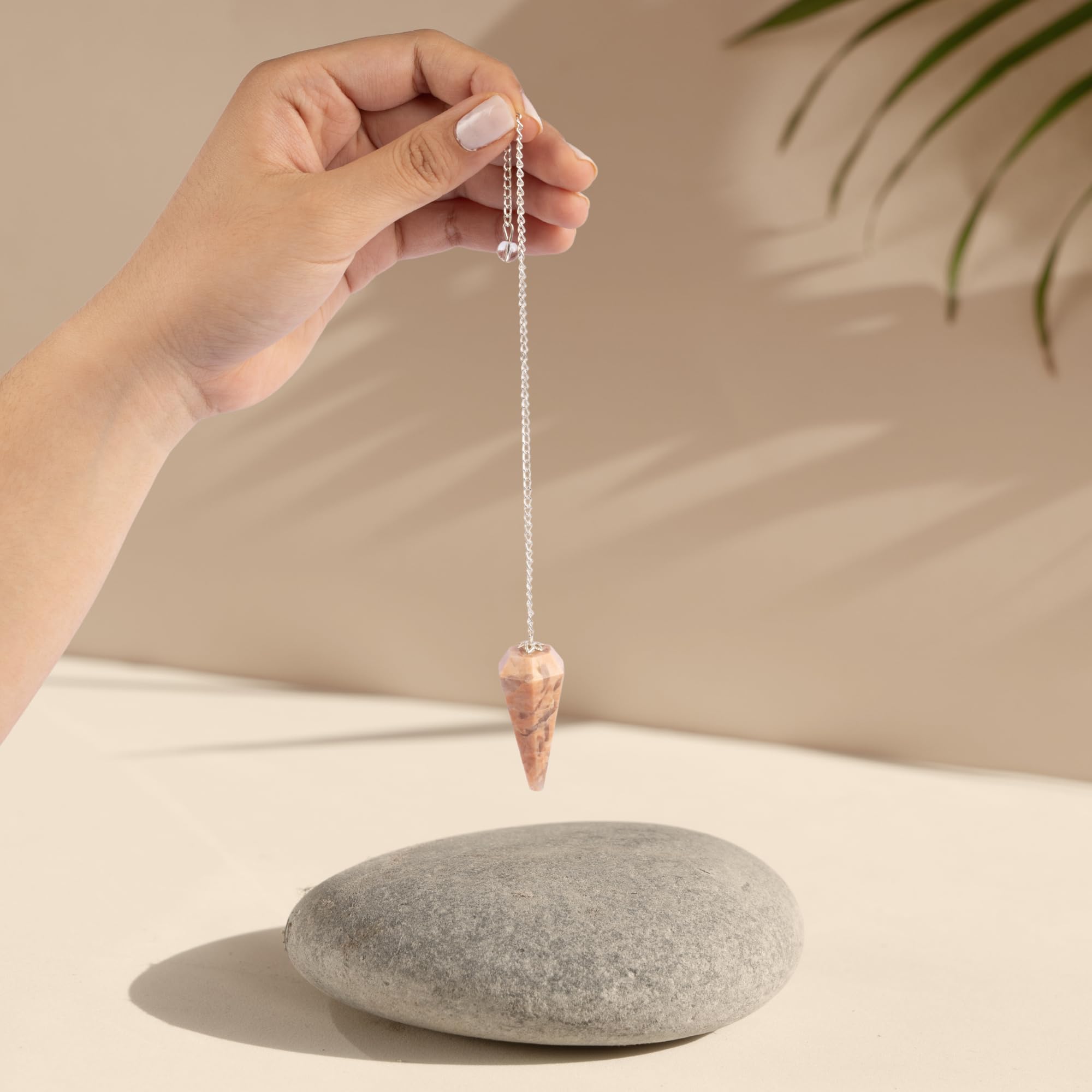 Wish Well pendule pierre lune peche pour intuition et clarté lors de méditations.