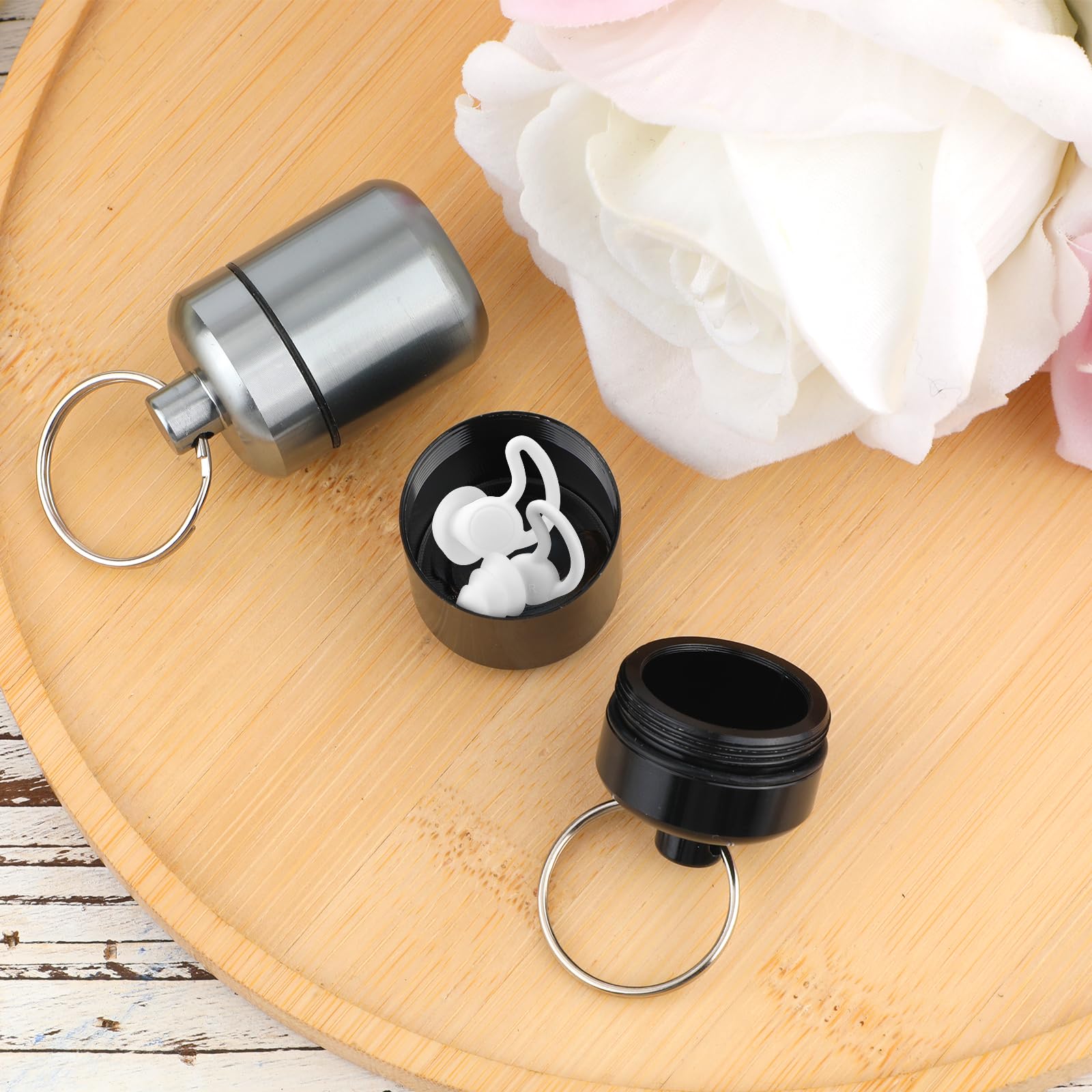 Étui compact XIHIRCD pour bouchons d'oreille, idéal en voyage.