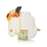 Diffuseur Yankee Candle ScentPlug autour de l’arrangement citrouille sur une table