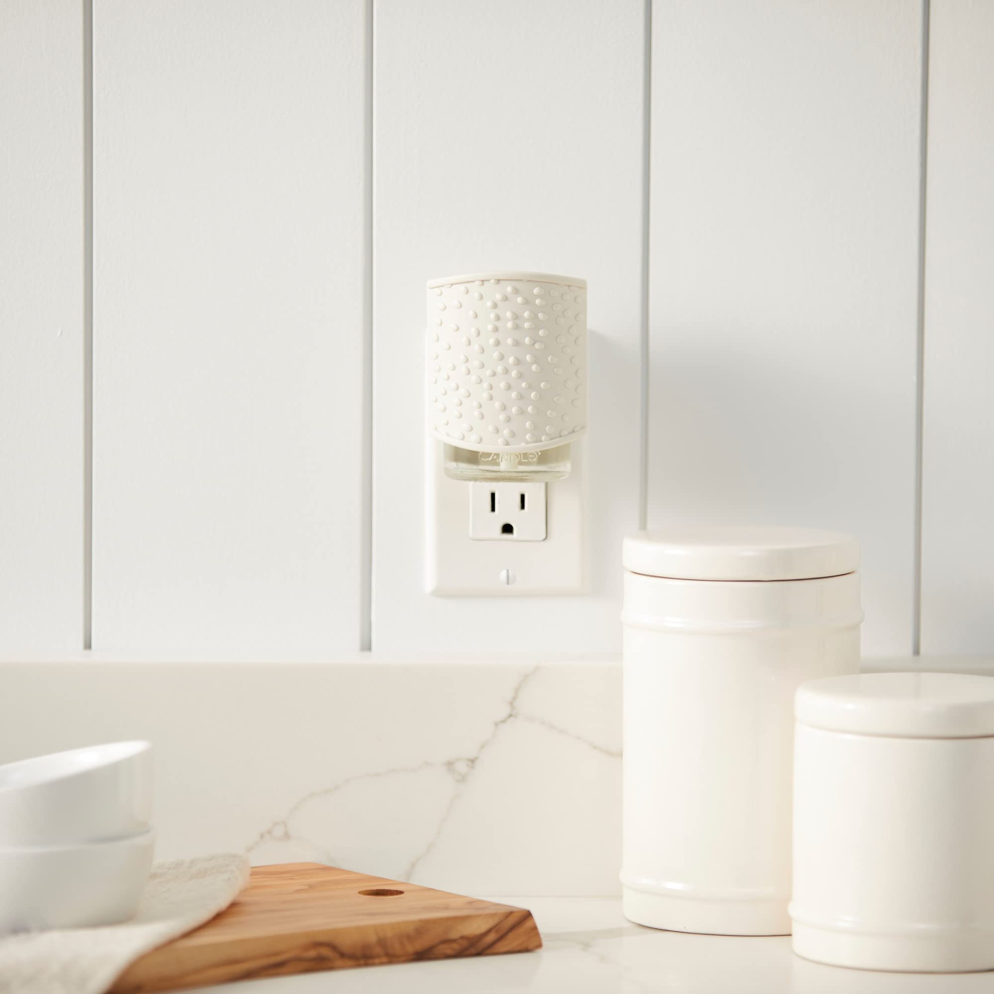 Capteur lumineux du ScentPlug adapte la diffusion pour jour et nuit.
