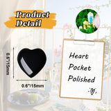 Cœur obsidienne noire YATOJUZI dans la main, aide à la concentration lors de méditation.