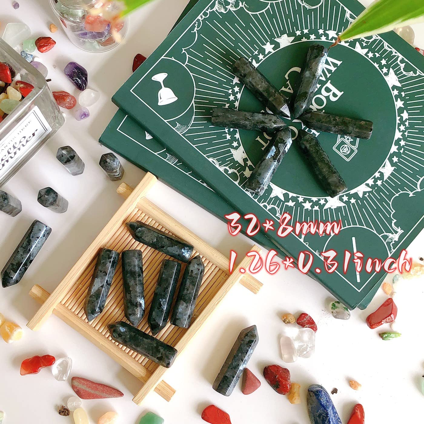 Décoration de bureau en Labradorite noire de YATOJUZI, ambiance zen et calme.