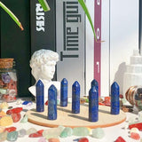 Ensemble de pierres lapis lazuli, pièces naturelles pour harmoniser les énergies.