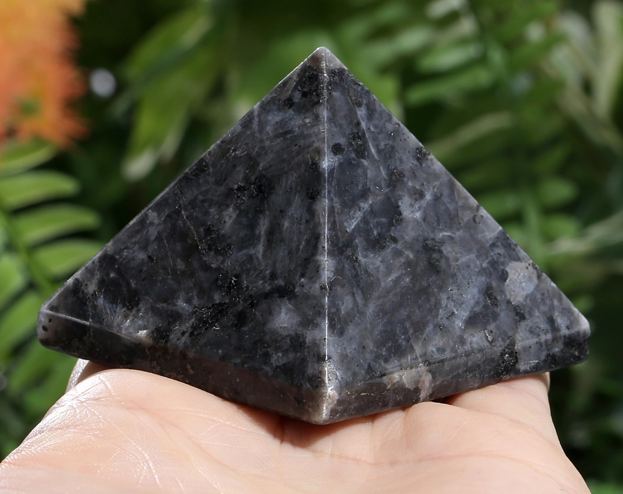 YATOJUZI Labradorite, énergie équilibre, apporte une ambiance sereine dans votre espace.