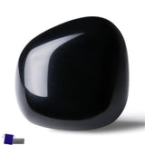 Détail poli de l'obsidienne noire YATOJUZI, reflets profonds et matière naturelle.