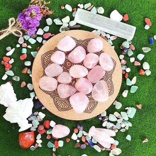 YATOJUZI quartz rose, décor intérieur apaisant dans un espace de vie.