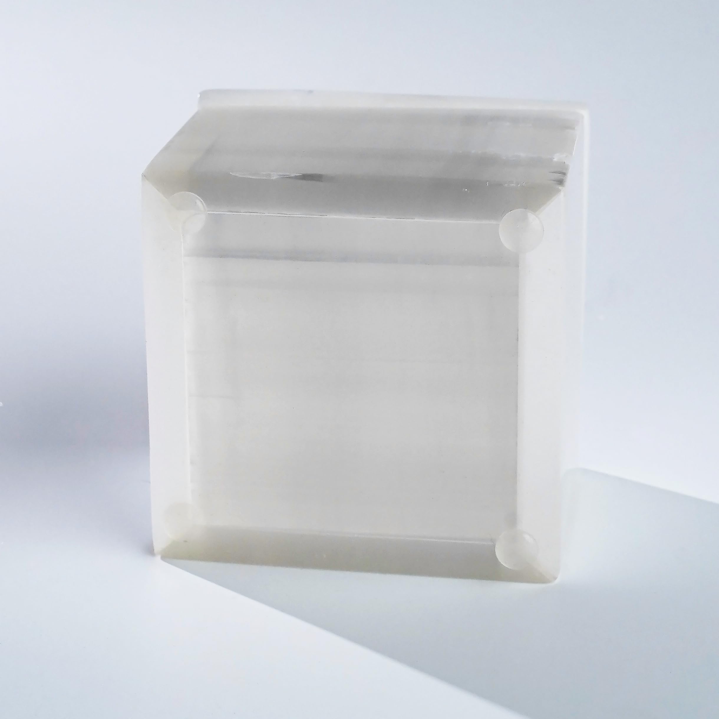 YeasHome detail couvercle accessible selenite, facile access pour bijoux et pierres