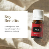 DiGize de Young Living, gouttes dans un verre d’eau pour une utilisation en déplacement.