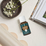 Young Living Épinette Noire des Lumières du Nord – Arôme calmant favorisant la détente nocturne.