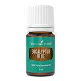 Young Living Eucalyptus Blue dans la bouteille, diffusion revitalisante recommandée.