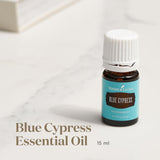 Blue Cypress pour rituel soin visage quotidien, parfum frais et net.