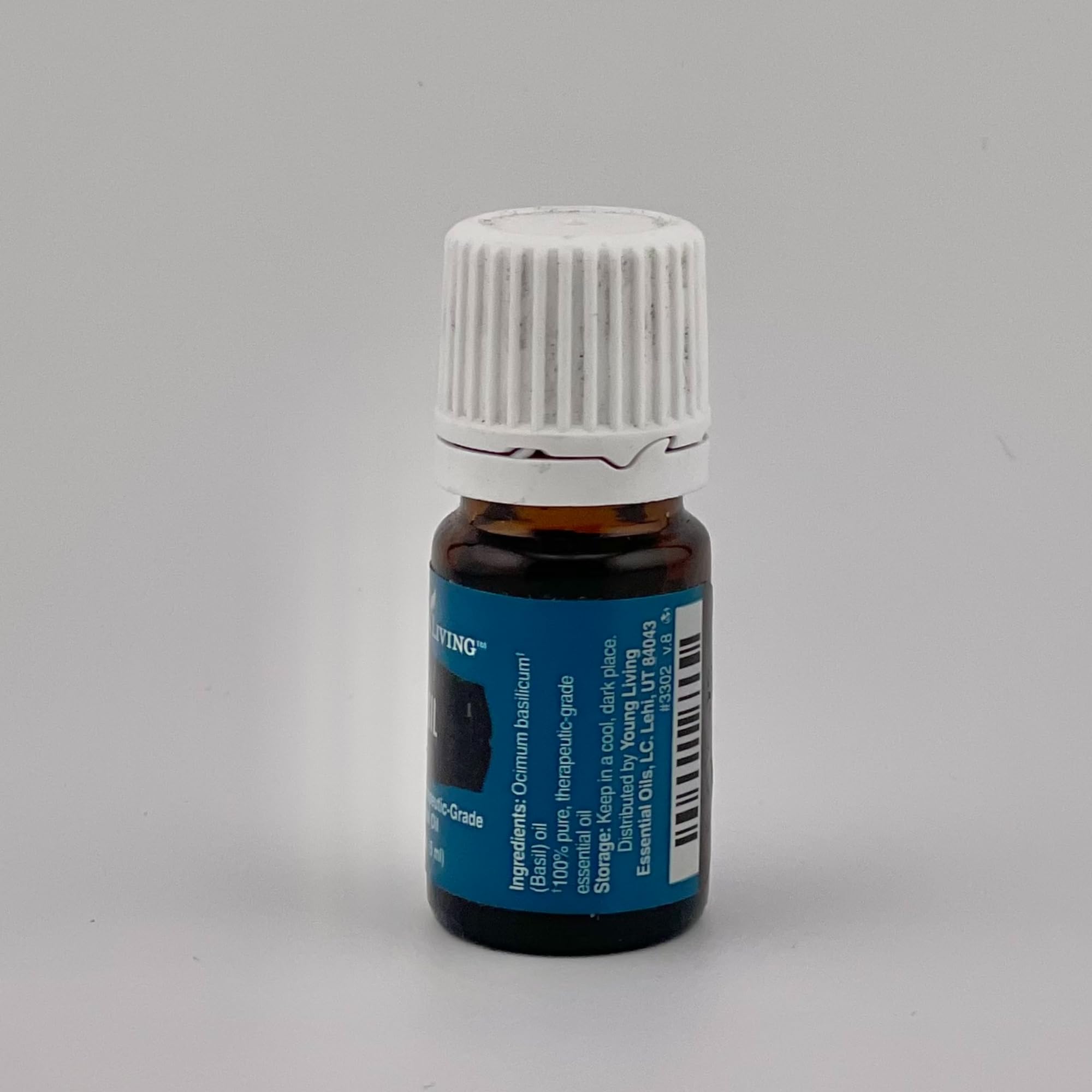Cuisine aromatisée au basilic Young Living, parfum frais dans les plats.