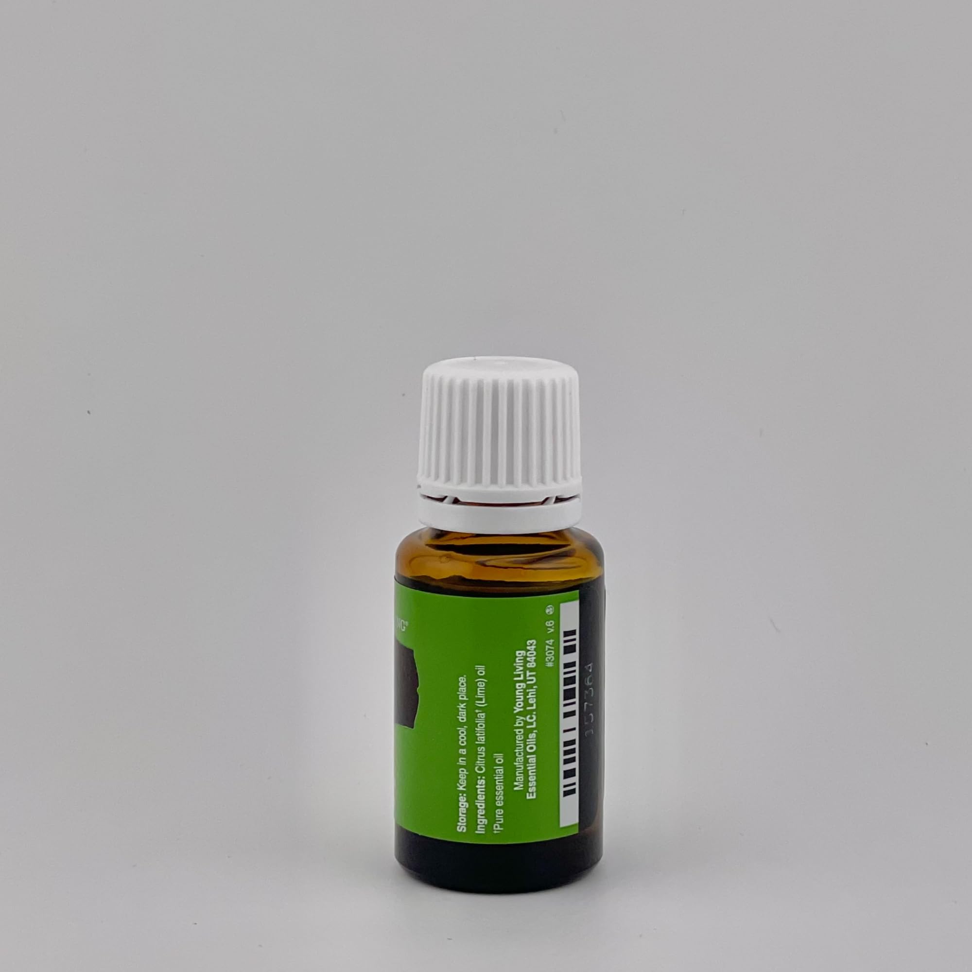 Huile essentielle citron vert Young Living : diffusion dans le salon pour une ambiance vivifiante.