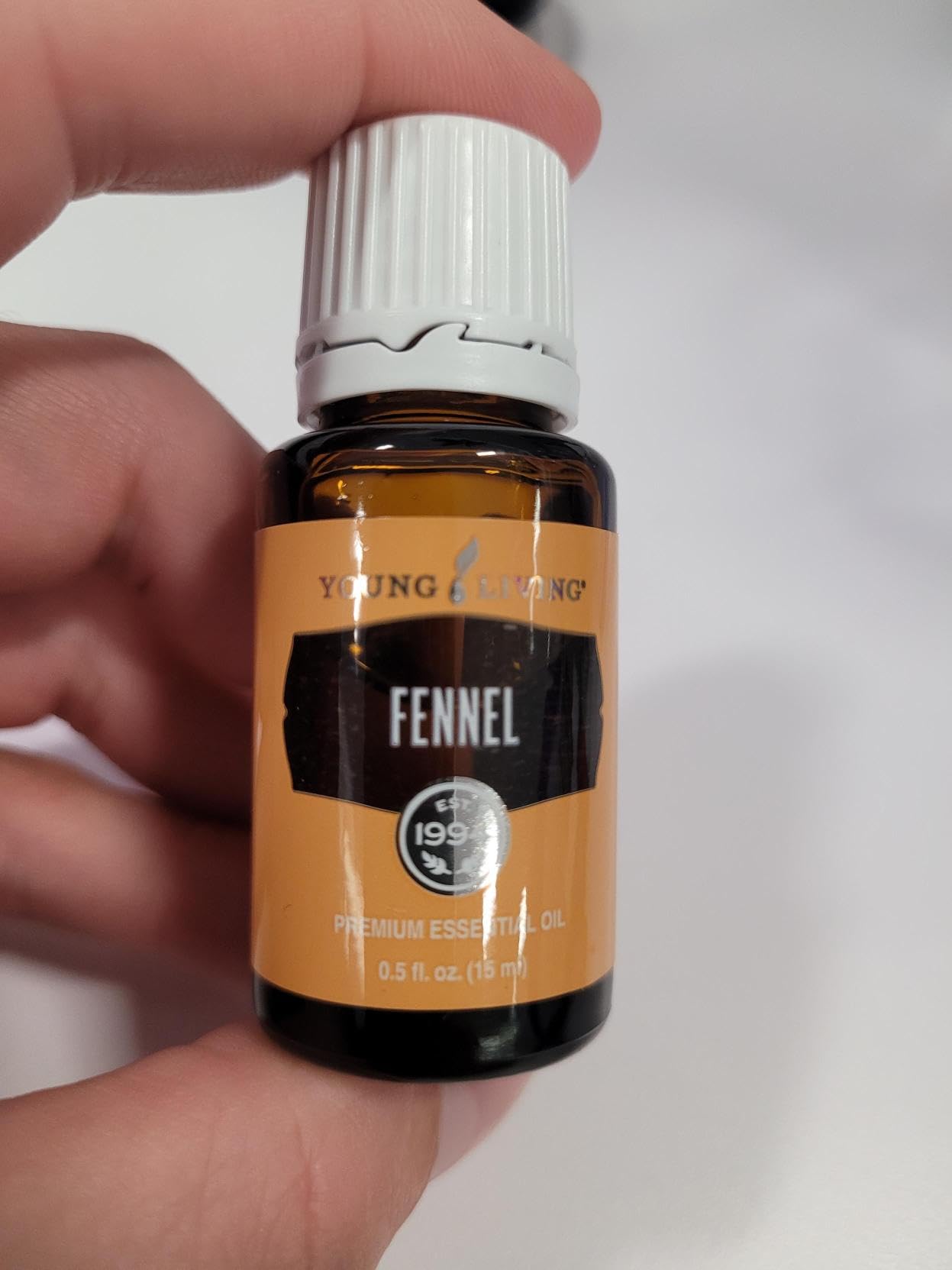 Gouttes d'huile de fenouil Young Living pour parfumer et revitaliser les espaces