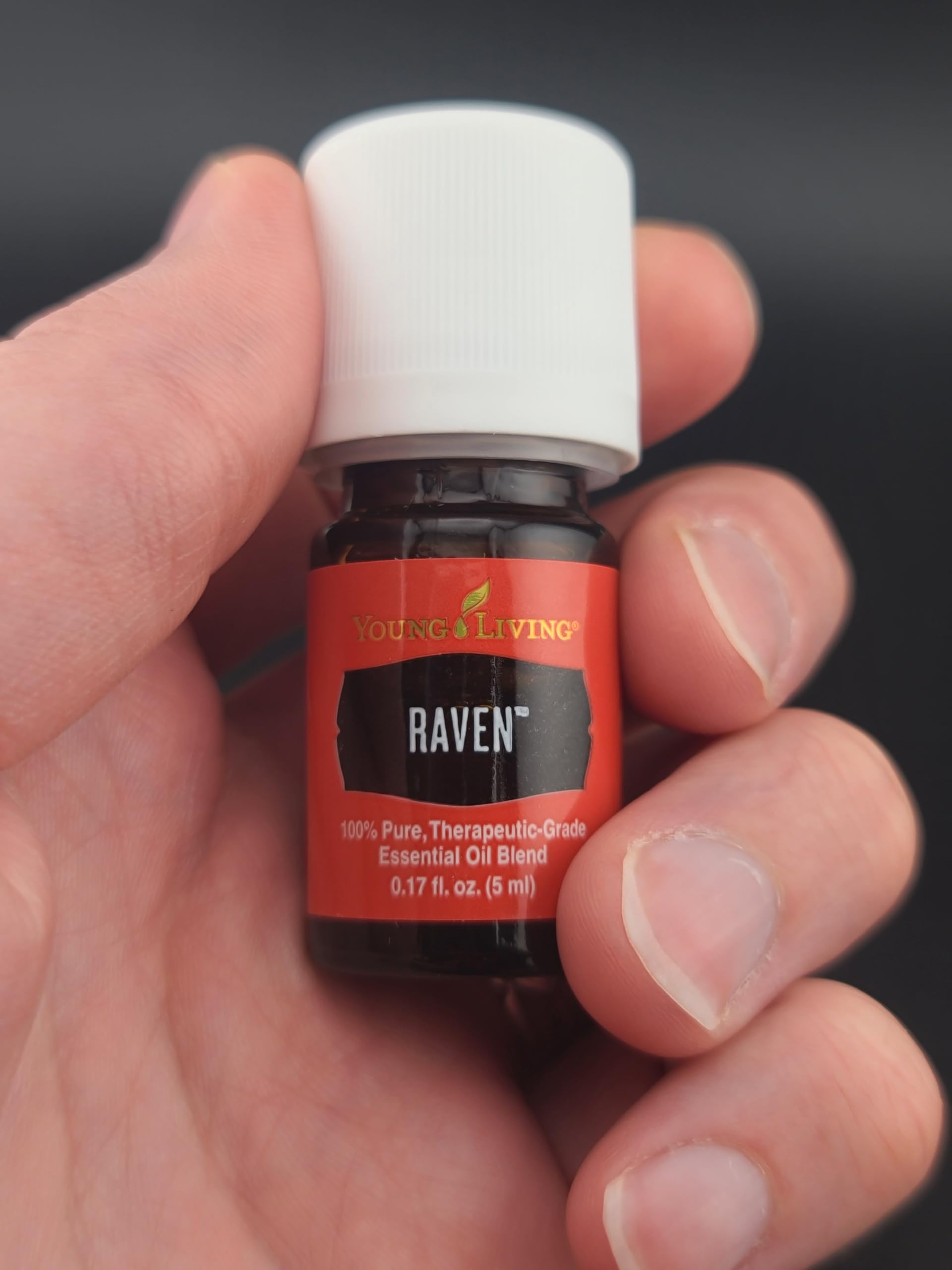 Raven en aromathérapie — relaxation et clarté raffinée.