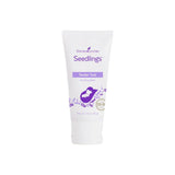 Le baume Seedlings Tender Tush de Young Living dans une bouteille, soin doux pour la peau fragile.