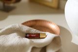 Young Living Thieves Roll-On: arômes chauds et épicés pour énergie naturelle.