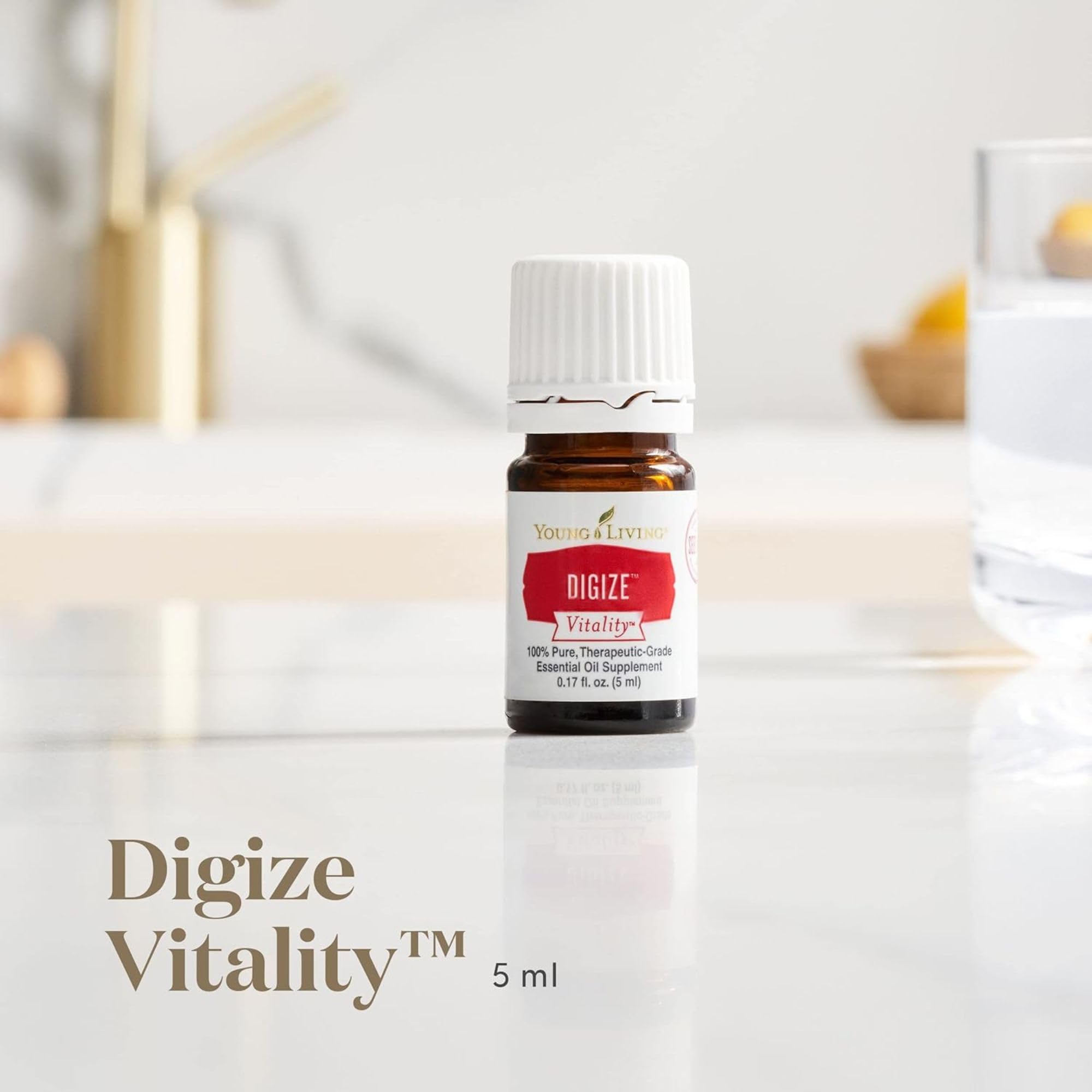 DiGize Vitalité de Young Living gouttes dans l'eau, soutien digestif potentiel.