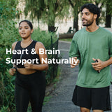 Main tenant la bouteille Projoba Omega, usage quotidien simple et accessible