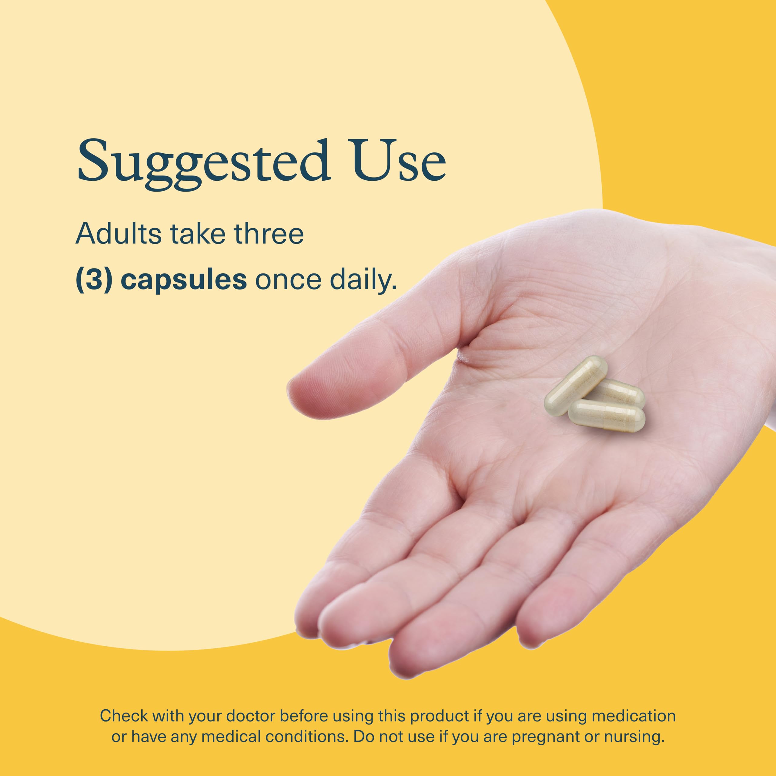 Youtheory utilisation quotidienne — capsules près d'un verre d'eau.