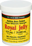 Gelee royale YS Eco Bee Farms dans le miel, texture dorée et richesse naturelle.