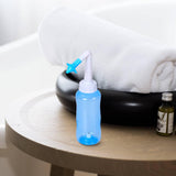 Utilisation simple du Neti Pot YSYONM pour routine nasale familiale.
