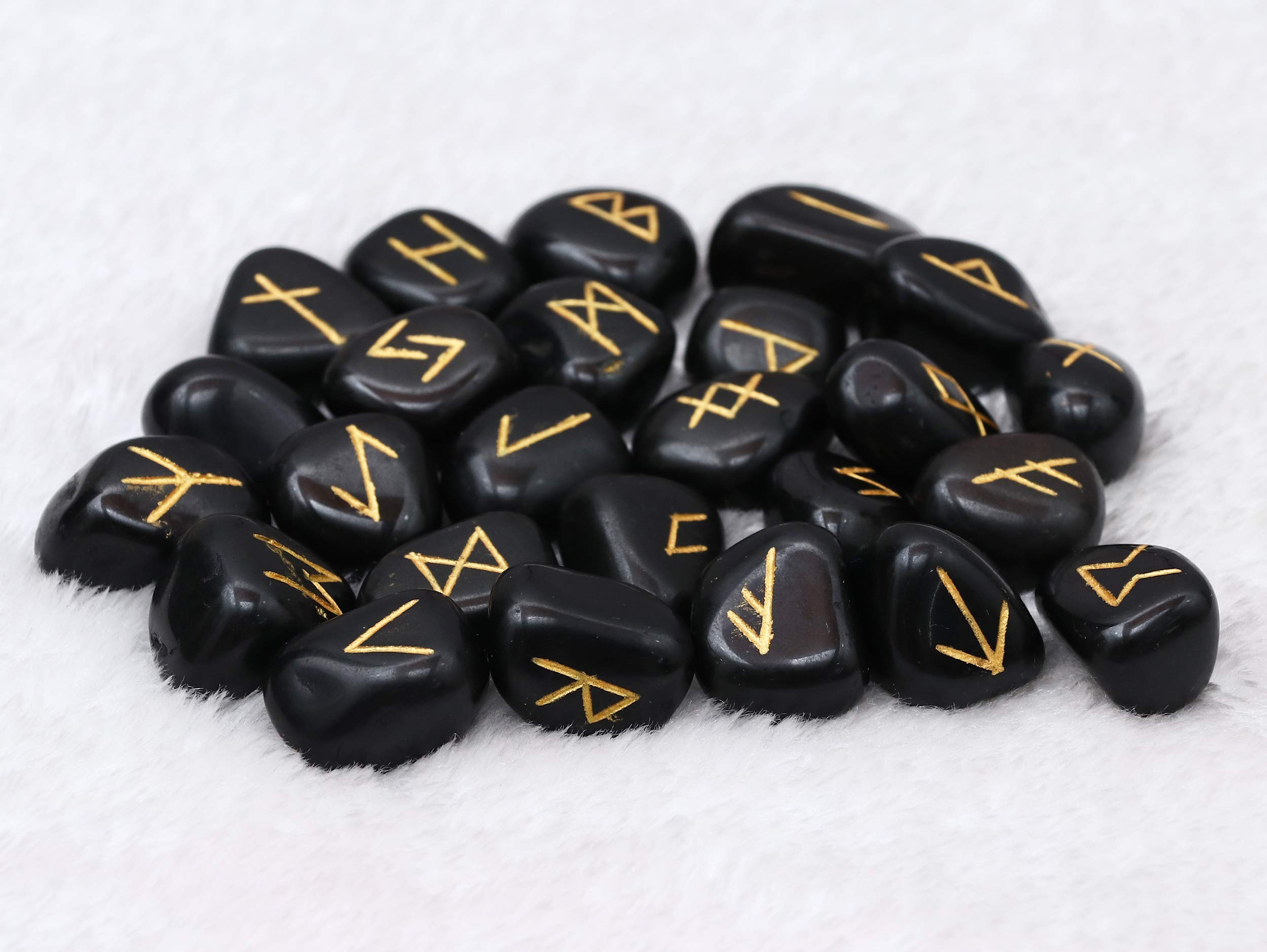 Utilisation polyvalente ZAICUS: divination et équilibrage des chakras avec ces runes.