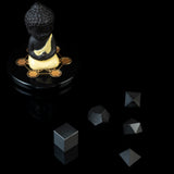 ZAICUS surface polie en tourmaline noire pour méditation immersive et sensorielle.