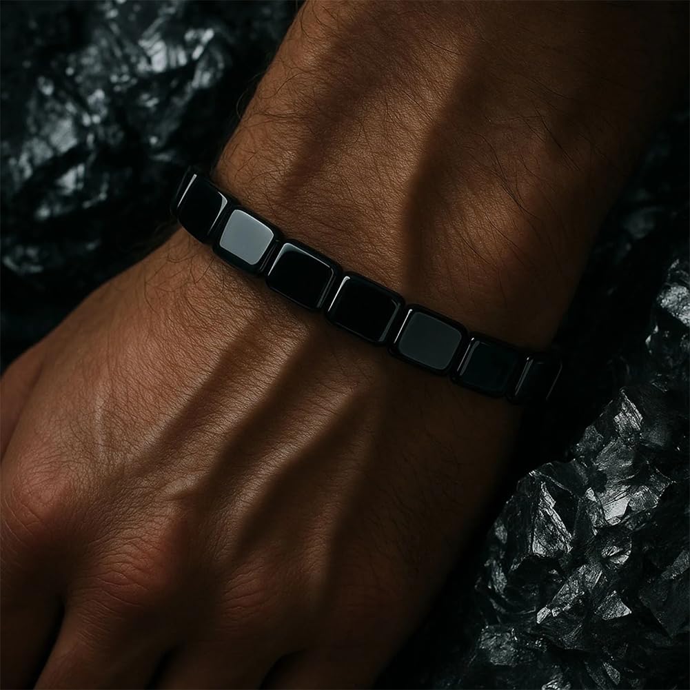 ZAIREG gros plan pierre noire bracelet hematite, texture métallique et durabilité.