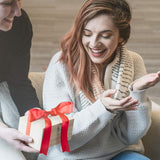ZATNY boîte en bois cadeau premium, prête à offrir lors d'une pratique spirituelle.