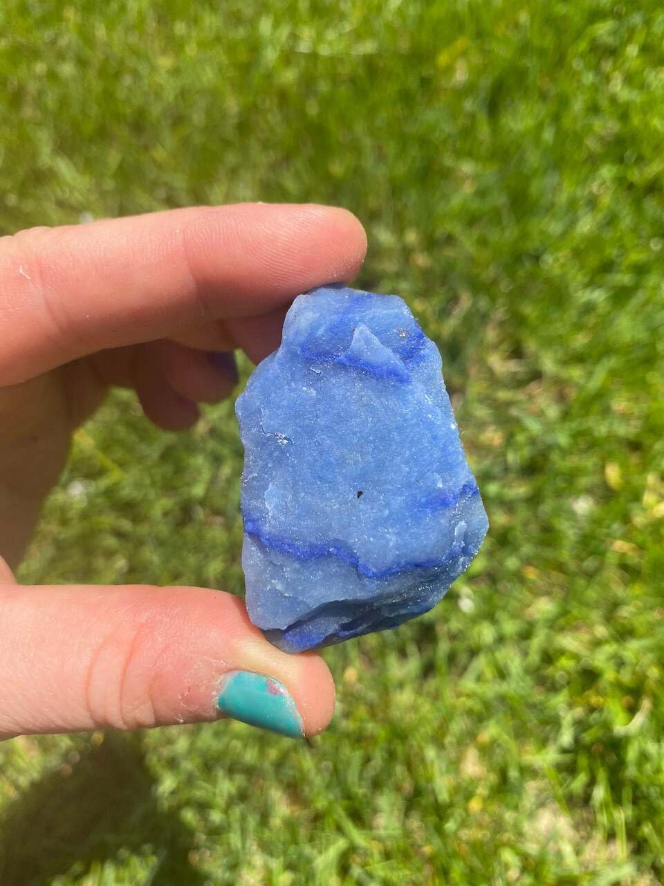 Zenkeeper aventurine bleue brute: pratique comme pierre d'accompagnement lors de sessions de respiration.