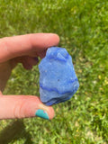 Zenkeeper aventurine bleue brute: pratique comme pierre d'accompagnement lors de sessions de respiration.