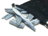 Kyanite bleue brute Zentron, parfaites pour décorations et projets artistiques.