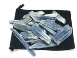 Zentron kyanite bleue brute, idéale pour cabochons et décorations.