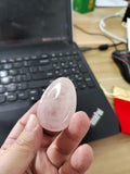 La pierre décorative zmgmsmh zen en quartz rose, forme larme, invite à la détente
